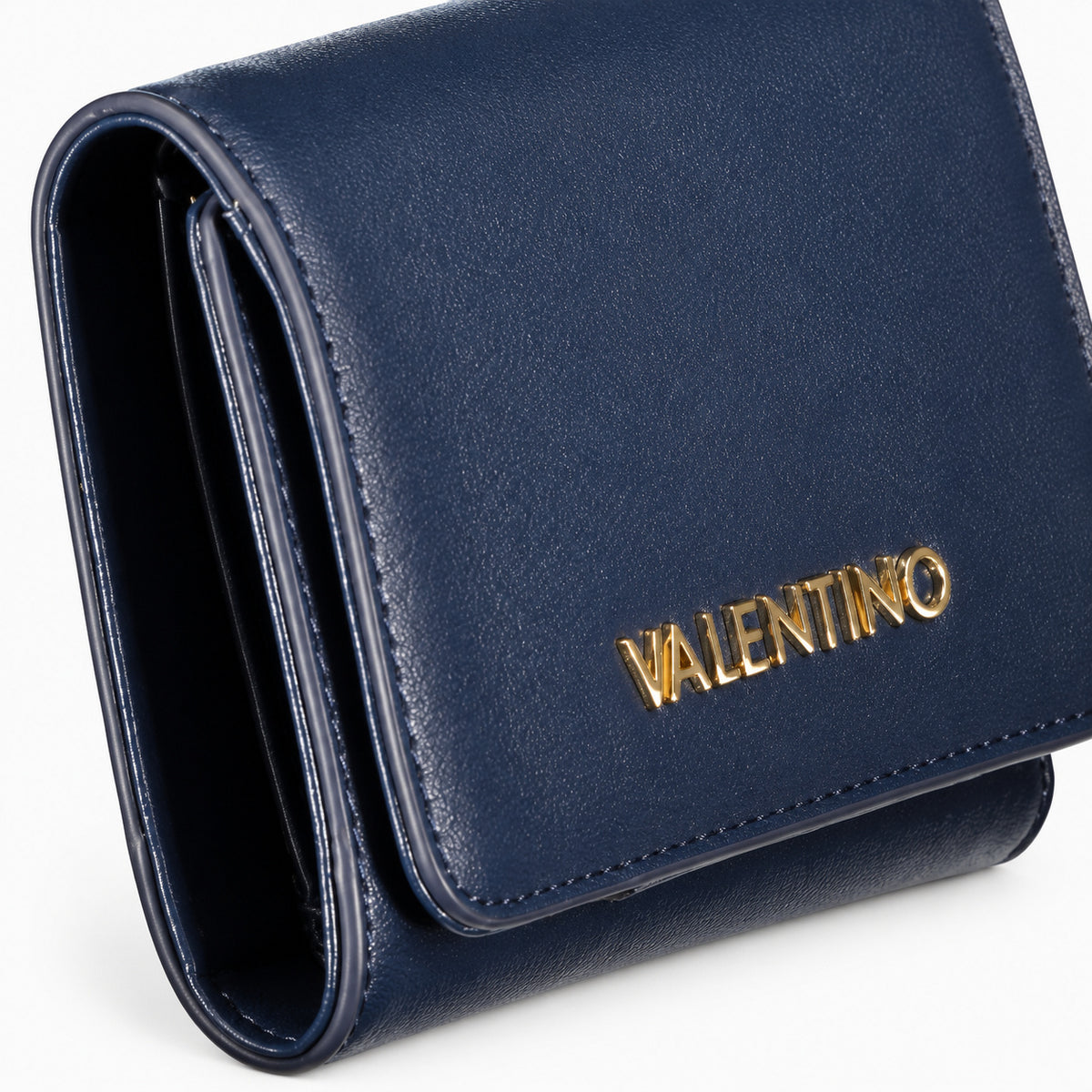 Women's wallet Mario Valentino Jasmin VPS8NS43 edge and stitching detail view