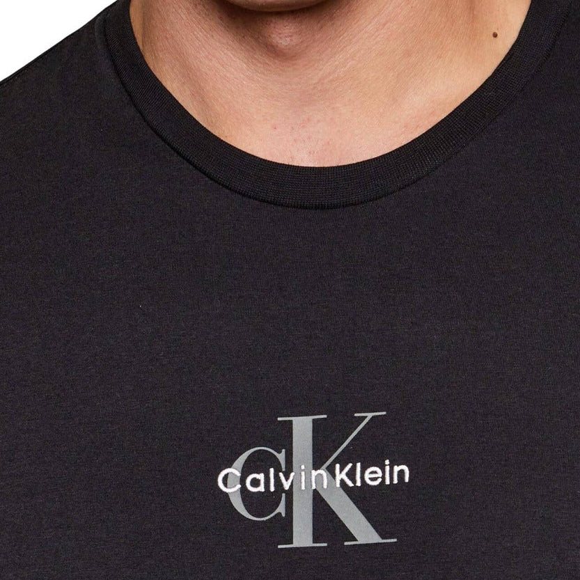 Мъжка черна тениска Calvin Klein Jeans Men T-shirt LV04RB866G﻿ UB1 Close-Up