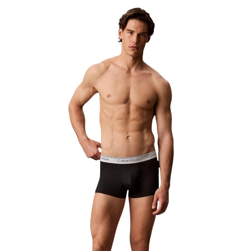 Мъжки боксерки Calvin Klein Men 5-pack Boxers LV00NB4412 3ZQ Model Front View